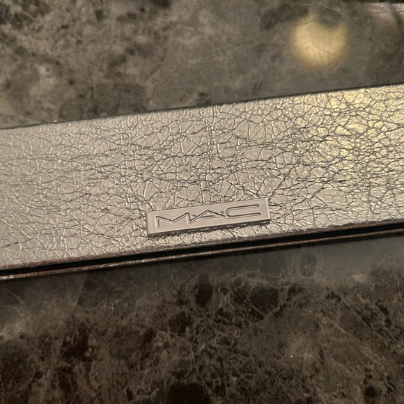 Mac Rare NIB Holiday Snowball Eye Shadow Pallet - Picture 2 of 2